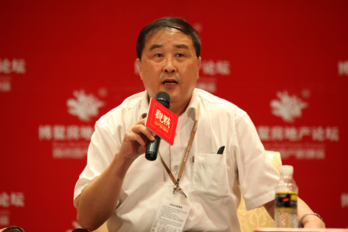 著名經(jīng)濟(jì)學(xué)家，中國(guó)城鄉(xiāng)建設(shè)經(jīng)濟(jì)研究所所長(zhǎng)陳淮