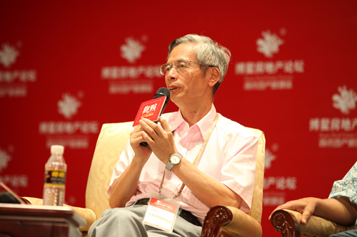 中國(guó)房地產(chǎn)業(yè)協(xié)會(huì)副會(huì)長(zhǎng)朱中一